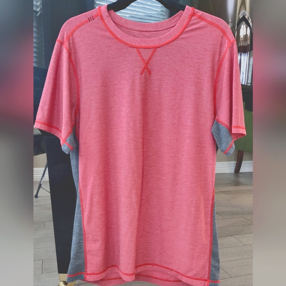 Lululemon t-shirt